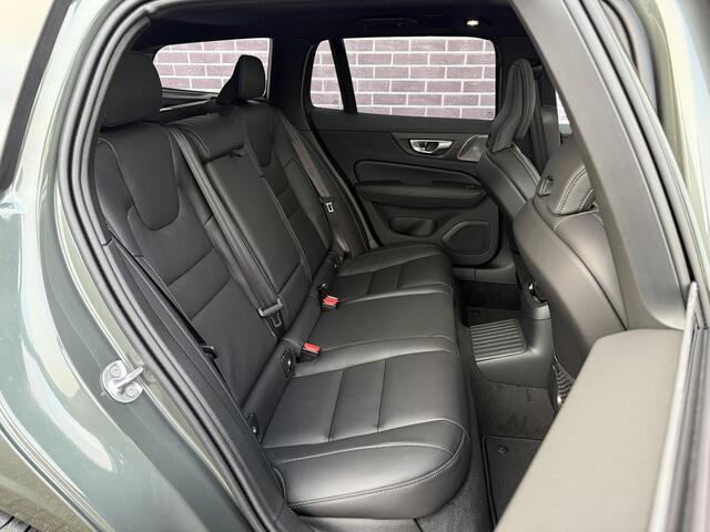 Volvo V60 2.0 T8 Plug-in hybrid AWD Ultra Dark | Uitlaat met kleppen systeem | Bowers & Wilkins | Zwarte hemel | Massage | Stoel ventilatie + Verwarming | Panorama Schuifdak | HUD | Adaptieve Cruise | BLIS | 360° Camera |Polestar optimized