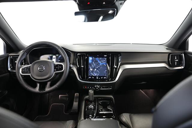 Volvo V60 2.0 T6 Recharge AWD R-Design | Schuif- opendak | Harman/Kardon | Dealeronderhouden
