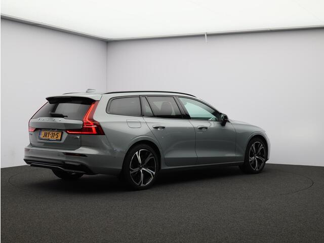 Volvo V60 2.0 T8 Plug-in hybrid AWD Plus Dark / Panoramadak / Head-Up Display / 360 Camera / Sportstoelen / Adaptive Cruise / Stoel+Stuurverwarming /