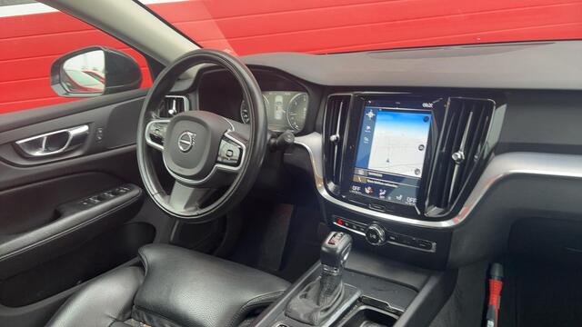 Volvo V60 2.0 D4 Momentum AUTOMAAT / TREKHAAK / FULL LED / STOELVERW / ACHTERBANK VERW / CARPLAY / NAVI / CLIMA / PDC / ACC / NL-AUTO