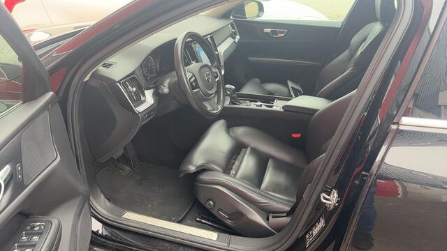 Volvo V60 2.0 D4 Momentum AUTOMAAT / TREKHAAK / FULL LED / STOELVERW / ACHTERBANK VERW / CARPLAY / NAVI / CLIMA / PDC / ACC / NL-AUTO