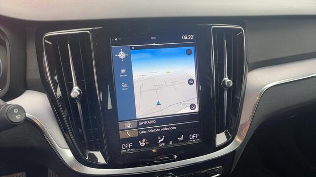 Volvo V60 2.0 D4 Momentum AUTOMAAT / TREKHAAK / FULL LED / STOELVERW / ACHTERBANK VERW / CARPLAY / NAVI / CLIMA / PDC / ACC / NL-AUTO