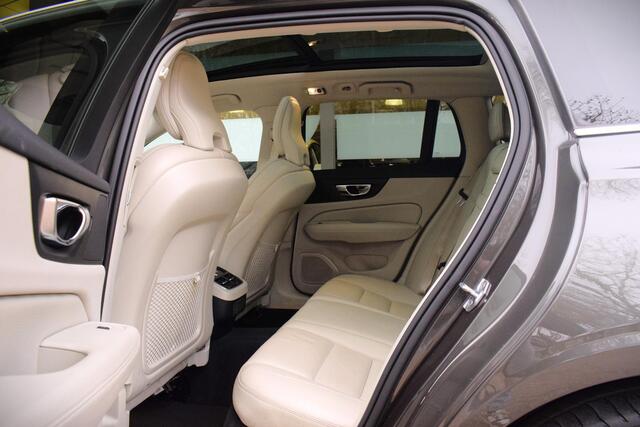 Volvo V60 2.0 T4 Inscription met PANO LED HUD LEDER CARPLAY