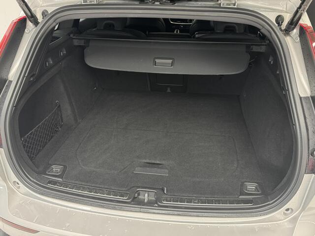 Volvo V60 2.0 B3 Plus Dark | Trekhaak | Harman / Kardon | 360° Camera | Stoelverwarming |