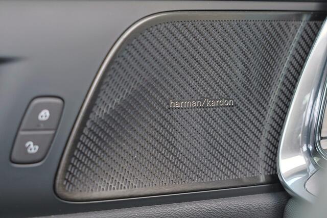 Volvo V60 T6 Recharge AWD Core Bright - IntelliSafe Assist & Surround - 360º Camera - Harman/Kardon audio - Adaptieve LED koplampen - Verwarmde voorstoelen, stuur & achterbank - Parkeersensoren voor & achter - Extra getint glas - 18' LMV