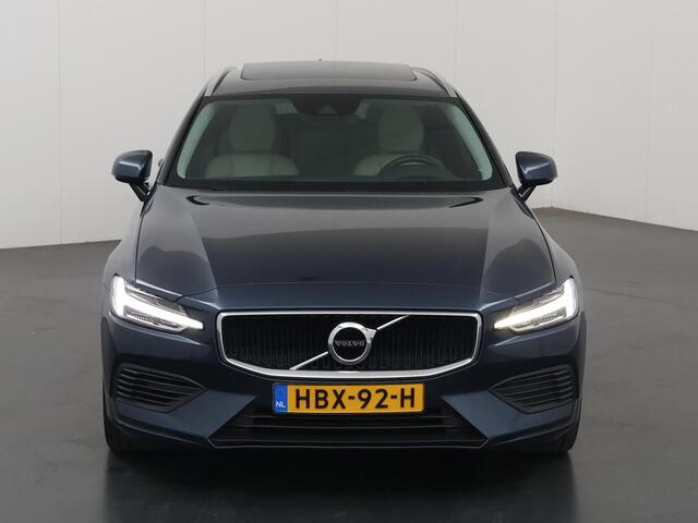 Volvo V60 2.0 T6 Recharge AWD R-Design | Panoramadak | Contourstoelen | HUD | Navigatie | Stoelverwarming | Camera | DAB | Apple CarPlay/Android Auto | Adaptieve Cruise Control | Harman/Kardon | Ele.verstelbare stoel + geheugen |
