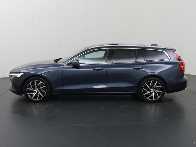 Volvo V60 2.0 T6 Recharge AWD R-Design | Panoramadak | Contourstoelen | HUD | Navigatie | Stoelverwarming | Camera | DAB | Apple CarPlay/Android Auto | Adaptieve Cruise Control | Harman/Kardon | Ele.verstelbare stoel + geheugen |