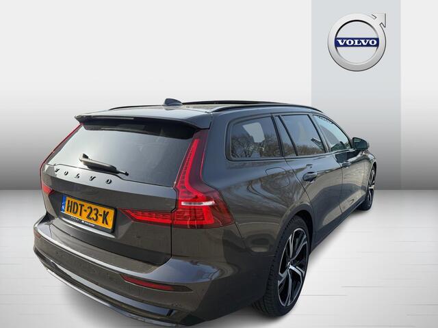 Volvo V60 T6 Plug-in hybrid AWD Plus Dark | Google | Long Range | Head-Up Display | Harman Kardon Audio | 360 Camera | Stoelverwarming Voor + Achter | Keyless | Dodehoekdetectie | Schuif-/Kanteldak | Adaptieve Cruise Control | Zitverlenging | Memory | Stuurverwarmi