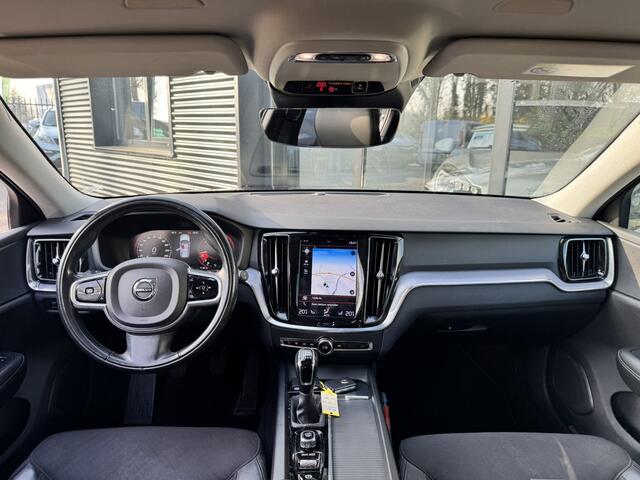 Volvo V60 2.0 D3 Momentum Pro*Navi*Camera*
