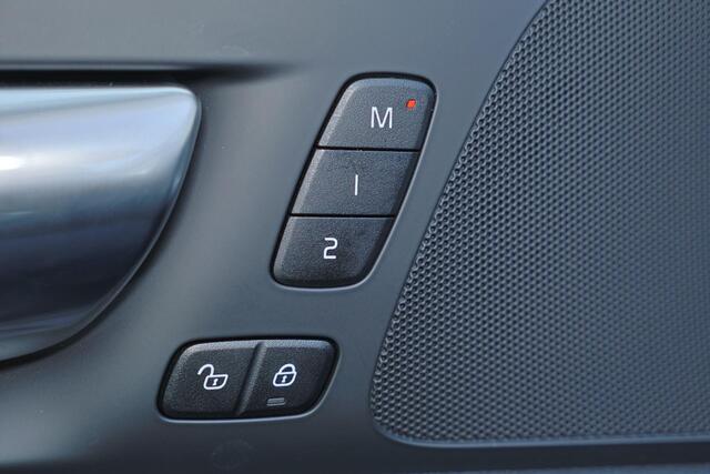 Volvo V60 T6 Recharge AWD Core Bright - IntelliSafe Assist & Surround - 360º Camera - Adaptieve LED koplampen - Verwarmde voorstoelen, stuur & achterbank - Parkeersensoren voor & achter - Elektr. bedienb. voorstoelen met geheugen - 19' LMV