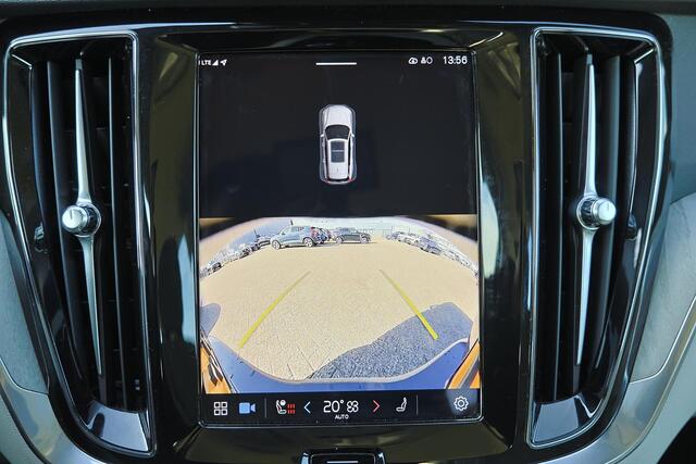 Volvo V60 T6 Recharge AWD Essential Bright - IntelliSafe Assist & Surround - Parkeercamera achter - Verwarmde voorstoelen, stuur & achterbank - Parkeersensoren voor & achter - 18' LMV