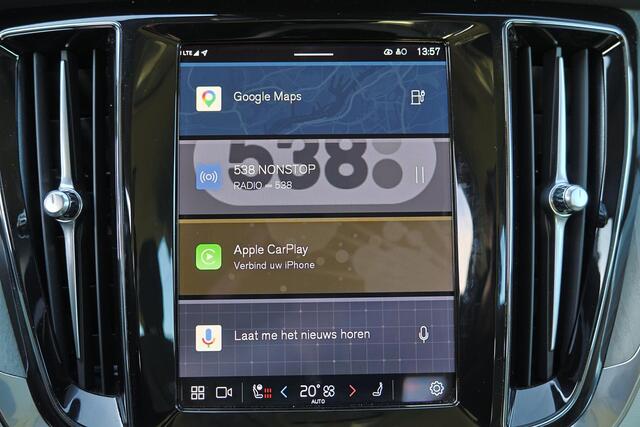 Volvo V60 T6 Recharge AWD Essential Bright - IntelliSafe Assist & Surround - Parkeercamera achter - Verwarmde voorstoelen, stuur & achterbank - Parkeersensoren voor & achter - 18' LMV