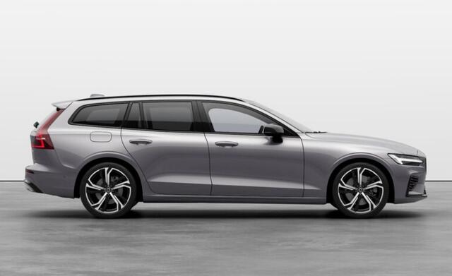 Volvo V60 T8 455PK Aut. AWD Performance Edition Ultra Dark Polestar optimisation/ Glossy Black logo voor en achterzijde / Panoramadak/ Head-up display/ Harman Kardon audio/ 360 Camera/ Elektrisch bedienbare voorstoelen met geheugen/ Apple Carplay/ Pilot assit/ Adap