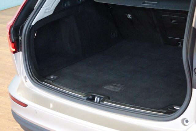 Volvo V60 2.0 B3 Essential Automaat | NAVI | CAMERA + PDC | CRUISE | STUUR / STOELVERW V+A | TREKHAAK INKL |