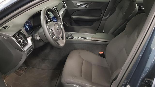 Volvo V60 2.0 B4 197 pk Automaat Momentum Pro Navigatie Climate control Adaptive cruise Control Led DAB Electrisch bedienbare achterklep Parkeer sensoren