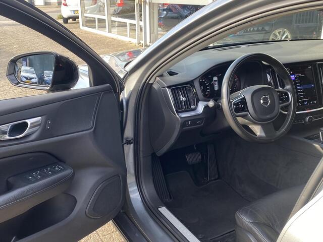 Volvo V60 2.0 B3 Momentum Advantage / Automaat / NL-Auto / Vol-Leder / Adaptieve Cruise-Control / Stoel-/Stuurverwarming / Climate-Control / Standkachel / Keyless / LED / Apple-Carplay & Android-Auto / DAB Radio-Bluetooth / Navi / PDC V+A met Camera / 19'' LMV / EN