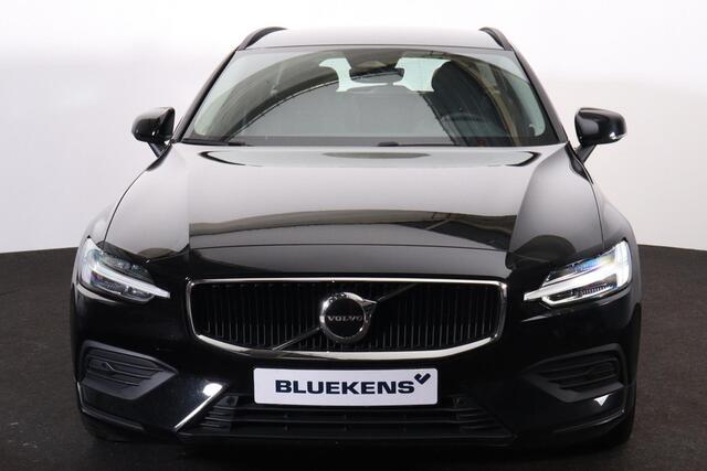 Volvo V60 B3 Core - IntelliSafe Assist & Surround - Parkeercamera achter - Parkeersensoren voor & achter - Draadloze tel. lader - 17' LMV