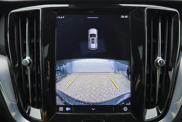 Volvo V60 B3 Core - IntelliSafe Assist & Surround - Parkeercamera achter - Parkeersensoren voor & achter - Draadloze tel. lader - 17' LMV