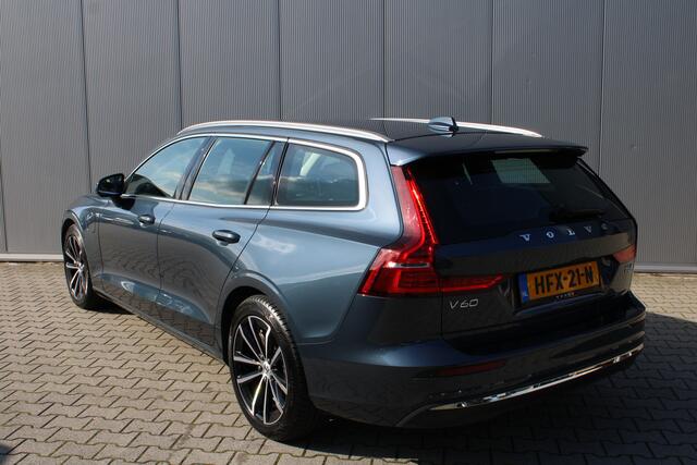 Volvo V60 T6 Plug-in hybrid AWD Essential Bright | Leder | Trekhaak | Adaptieve Cruise | All Season banden