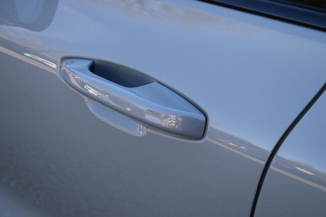 Volvo V60 T6 Plug-in hybrid AWD Plus Dark | Trekhaak | 360 graden camera | Verwarmbare voorstoelen, achterbank en stuurwiel | Premium audio by Harman Kardon | Adaptieve cruise control | Keyless | Elektrische achterklep