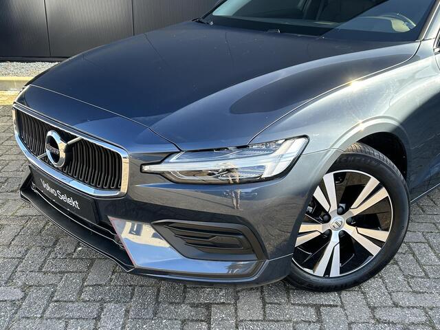 Volvo V60 2.0 B3 Essential Edition let op 5600 km Adaptive cruise control/ nav/tel/ trekhaak