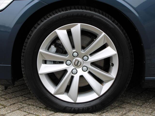 Volvo V60 2.0 B3 Momentum Business Automaat / Adaptieve Cruise Control / 360* camera / Climate Pack / Parking Pack / Trekhaak