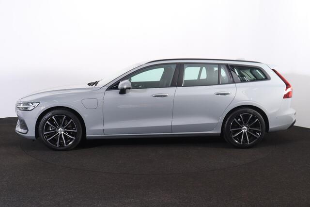 Volvo V60 T6 Plug-in hybrid AWD Business Edition Intellisafe Assist & Surround - 360º Camera - Harman/Kardon audio - Verwarmde voorstoelen & stuur - Parkeersensoren voor & achter - 18" LMV