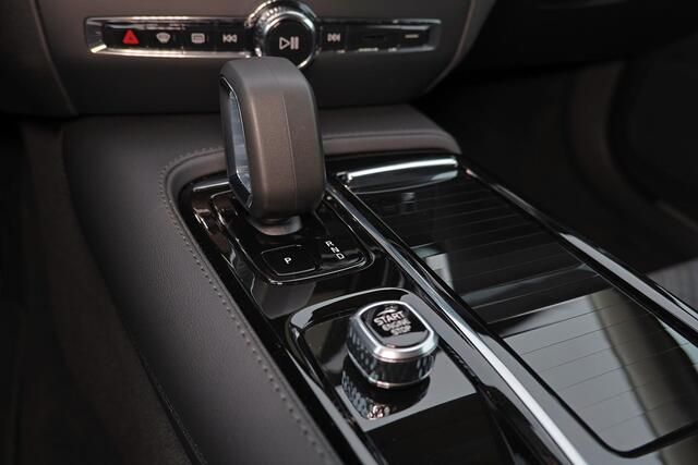 Volvo V60 T6 Plug-in hybrid AWD Business Edition Intellisafe Assist & Surround - 360º Camera - Harman/Kardon audio - Verwarmde voorstoelen & stuur - Parkeersensoren voor & achter - 18" LMV