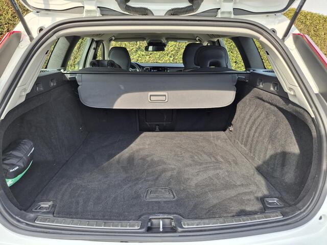 Volvo V60 2.0 B3 Momentum Advantage