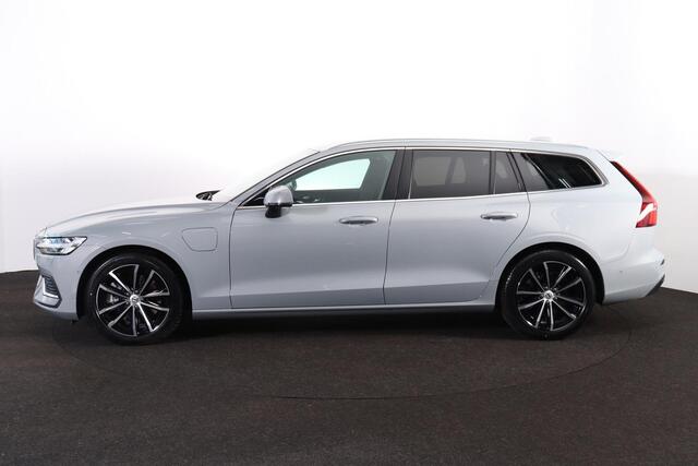 Volvo V60 T6 Recharge AWD Core Bright - IntelliSafe Assist & Surround - 360º Camera - Harman/Kardon audio - Adaptieve LED koplampen - Verwarmde voorstoelen, stuur & achterbank - Parkeersensoren voor & achter - Extra getint glas - 18' LMV