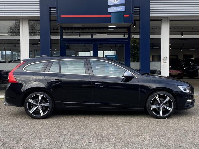 Volvo V60 2.0 T4 Business Sport / NL-Auto / 190 PK / Dealer-Onderhouden / Standkachel / Cruise-Control / Stoelverwarming / Climate-Control / Radio-Bluetooth / Navi / PDC-Achter / 18'' LMV / All-Season / ENZ.