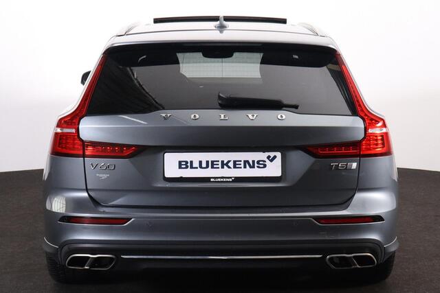 Volvo V60 T5 Inscription - Panorama/schuifdak - IntelliSafe Assist & Surround - 360º Camera - Verwarmde voorstoelen, stuur & achterbank - Parkeersensoren voor & achter - Elektr. bedienb. bestuurdersstoel met geheugen - Head up display - Extra getint glas - 19' LMV