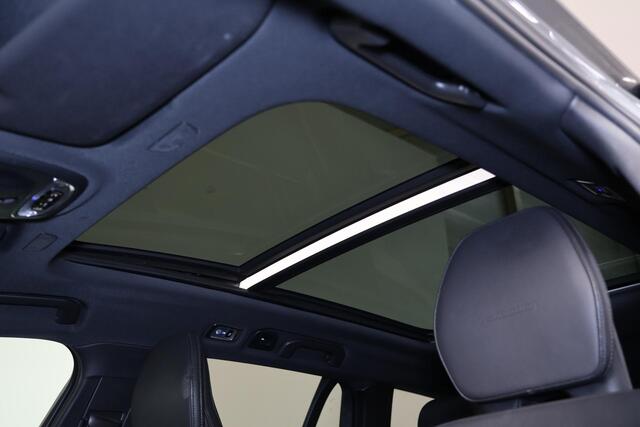 Volvo V60 T5 Inscription - Panorama/schuifdak - IntelliSafe Assist & Surround - 360º Camera - Verwarmde voorstoelen, stuur & achterbank - Parkeersensoren voor & achter - Elektr. bedienb. bestuurdersstoel met geheugen - Head up display - Extra getint glas - 19' LMV
