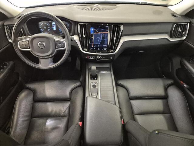 Volvo V60 2.0 B3 Momentum | Stoel/stuur verwarming | Adaptieve cruise | Parkeersensoren V+A | Parkeercamera | Apple carplay/android auto | BLIS | Lederen bekleding | Metallic lak |