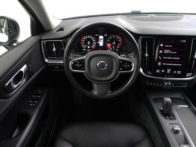 Volvo V60 2.0 B3 R Design Aut- Stuur/Stoelverwarming, Carplay, Android Auto, Elek Trekhaak, Blis, Lane Assist