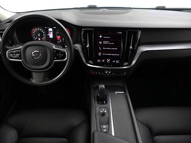 Volvo V60 2.0 B3 R Design Aut- Stuur/Stoelverwarming, Carplay, Android Auto, Elek Trekhaak, Blis, Lane Assist