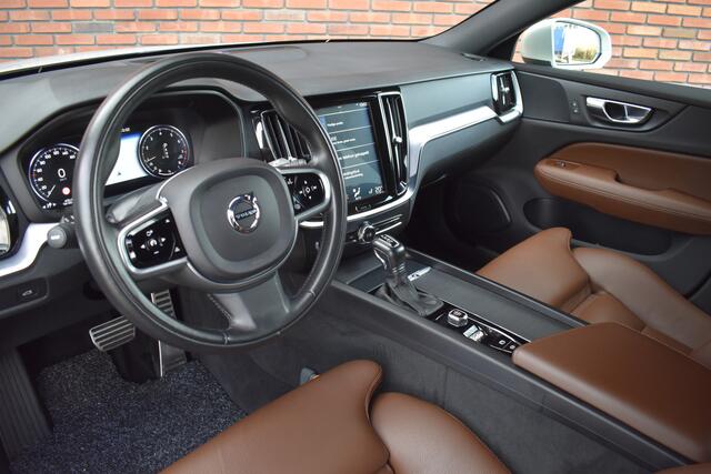 Volvo V60 T5 252PK Automaat Momentum | Scandinavian Line | Lederen bekleding | Park Assist |