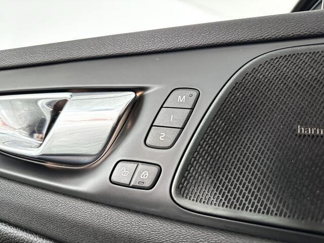 Volvo V60 T8 Twin Engine AWD Inscription | Panoramadak | Park-Assist | Harman Kardon | Stoel- en Stuurverwarming | Trekhaak