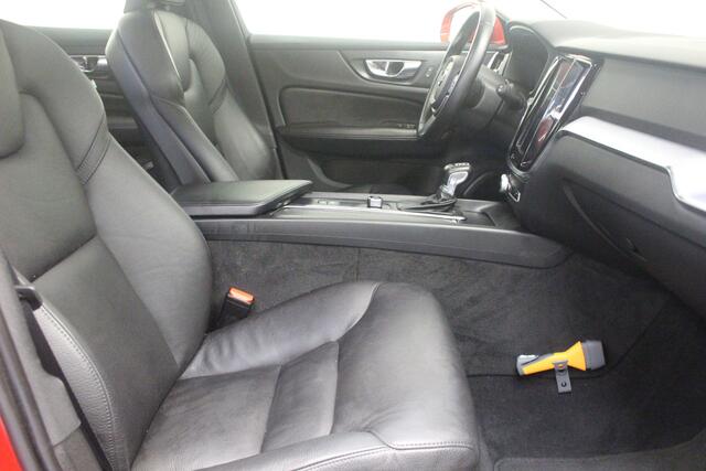 Volvo V60 T5 Momentum Business | Rijklaarprijs | Trekhaak | Leer |
