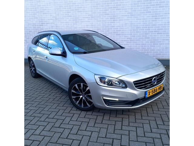 Volvo V60 2.0 T3 Polar+ | Stoelverwarming Voor | Getint Glas | Parkeersensoren Voor en Achter | Navigatie | DAB | Verwarmde Voorruit |
