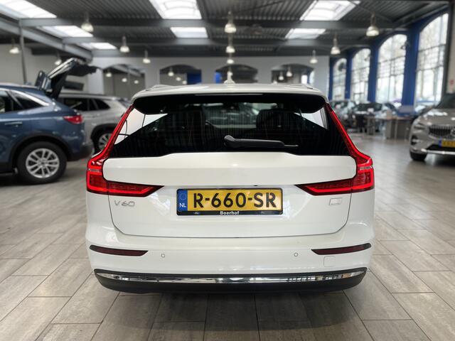 Volvo V60 2.0 T6 Plug-in hybrid AWD 350 pk Essential Bright | Leer | Camera | Google Navi | Adapt. cruise | Digitaal display | 19"