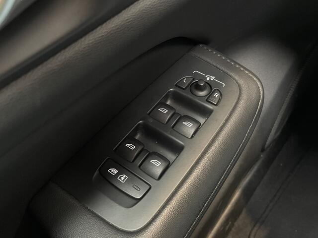 Volvo V60 2.0 T6 Plug-in hybrid AWD 350 pk Essential Bright | Leer | Camera | Google Navi | Adapt. cruise | Digitaal display | 19"