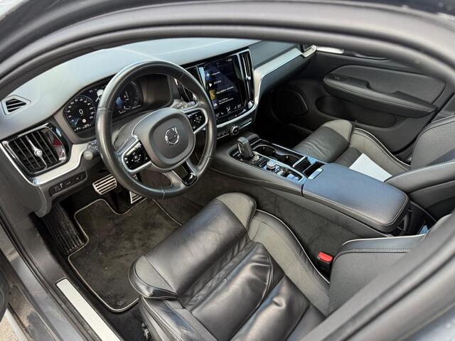 Volvo V60 2.0 T6 Recharge AWD R-Design | Plug-in Hybrid (PHEV) | Trekhaak | Panoramadak | Bowers Wilkins Audio | Stoelverwarming | Achteruitrijcamera | Parkeersensoren | Keyless Entry | Navigatie | Apple Carplay | Android Auto