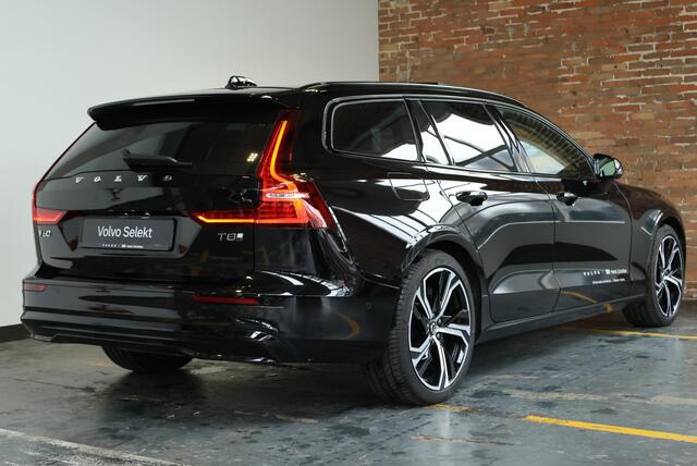 Volvo V60 T8 Plug-in hybrid AWD Ultra Dark | Bowers & Wilkins Premium Audio | Stoelverwarming | 360° Parkeercamera | Parkeersensoren voor + achter | Massage in voorstoelen | Semi Electrische Wegklapbare Trekhaak | Google Infotainment | 19'' Lichtmetalen velgen