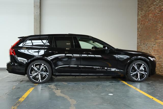 Volvo V60 T8 Plug-in hybrid AWD Ultra Dark | Bowers & Wilkins Premium Audio | Stoelverwarming | 360° Parkeercamera | Parkeersensoren voor + achter | Massage in voorstoelen | Semi Electrische Wegklapbare Trekhaak | Google Infotainment | 19'' Lichtmetalen velgen