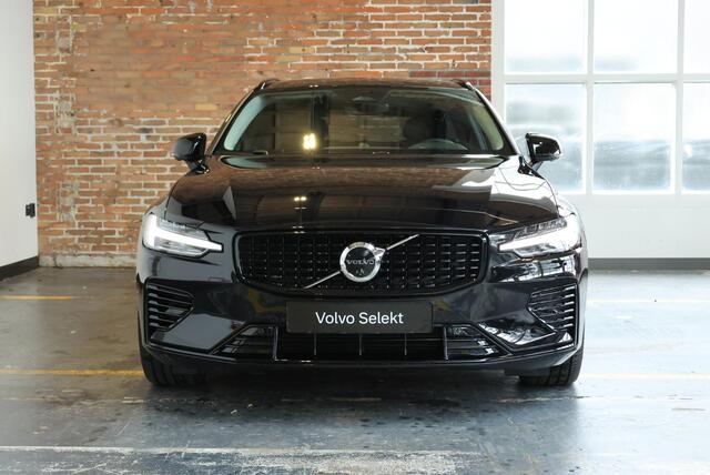 Volvo V60 T8 Plug-in hybrid AWD Ultra Dark | Bowers & Wilkins Premium Audio | Stoelverwarming | 360° Parkeercamera | Parkeersensoren voor + achter | Massage in voorstoelen | Semi Electrische Wegklapbare Trekhaak | Google Infotainment | 19'' Lichtmetalen velgen