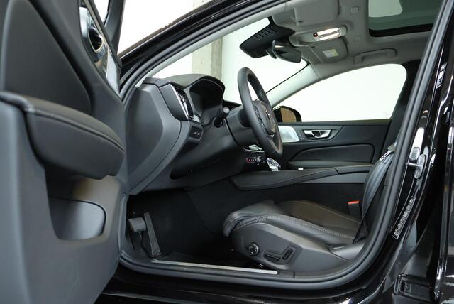 Volvo V60 T8 Plug-in hybrid AWD Ultra Dark | Bowers & Wilkins Premium Audio | Stoelverwarming | 360° Parkeercamera | Parkeersensoren voor + achter | Massage in voorstoelen | Semi Electrische Wegklapbare Trekhaak | Google Infotainment | 19'' Lichtmetalen velgen