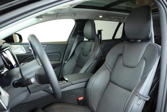 Volvo V60 T8 Plug-in hybrid AWD Ultra Dark | Bowers & Wilkins Premium Audio | Stoelverwarming | 360° Parkeercamera | Parkeersensoren voor + achter | Massage in voorstoelen | Semi Electrische Wegklapbare Trekhaak | Google Infotainment | 19'' Lichtmetalen velgen