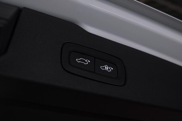 Volvo V60 2.0 T8 Recharge AWD R-Design / Panoramadak / Leder / Carplay / DAB / Head-up / Navi