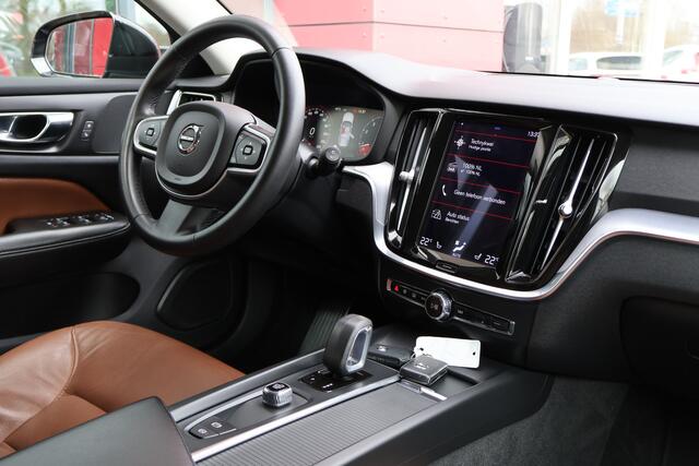 Volvo V60 2.0 B3 Momentum | Origineel NL | ACC | Camera | Leder | Stuur- en stoelverwarming |